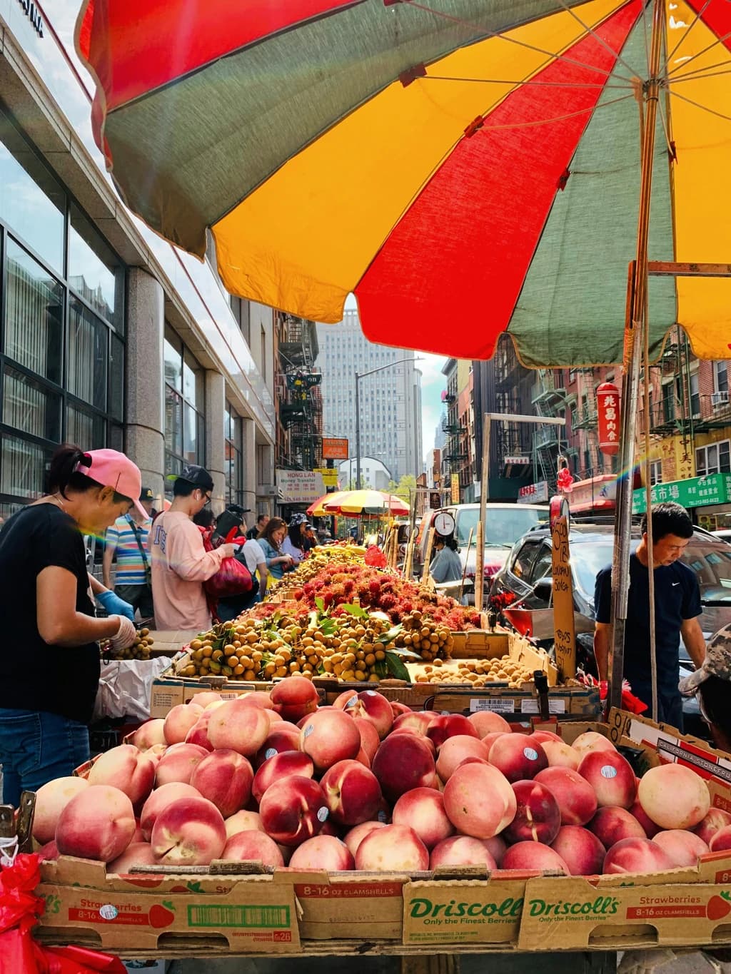 an outdoor market in chinatown